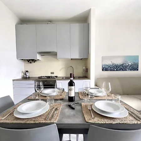 Regina Di Apartment Dongo